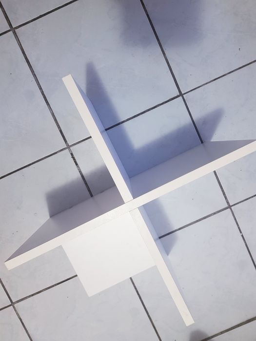 Polka ścienna wiszaca krzyzak meble Vox