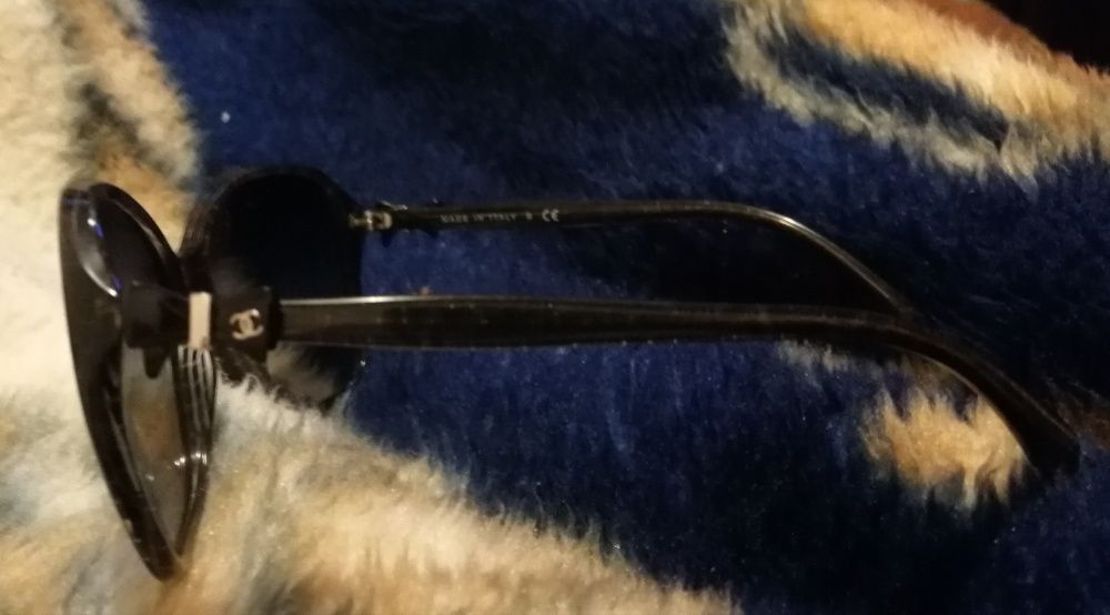 Óculos chanel originais Foram super caros Tem alguns riscos