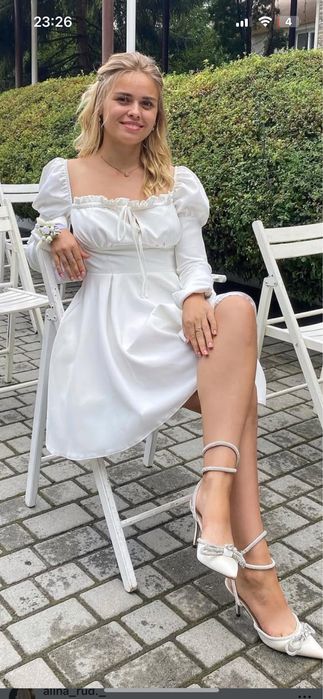 Сукня біла гарна святкова нарядна