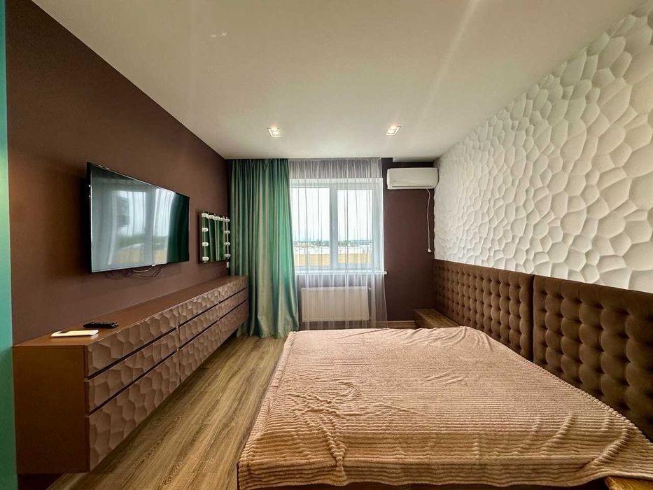 Продам двокімнатну квартиру на Щасливому