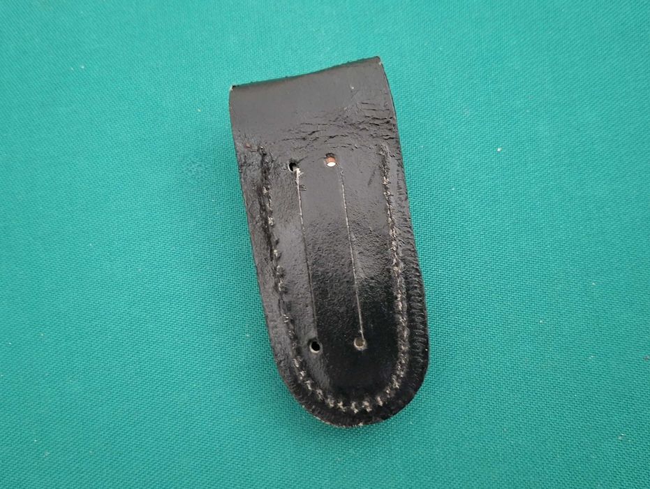 Pequeno canivete antigo em latão, com bolsa em pele