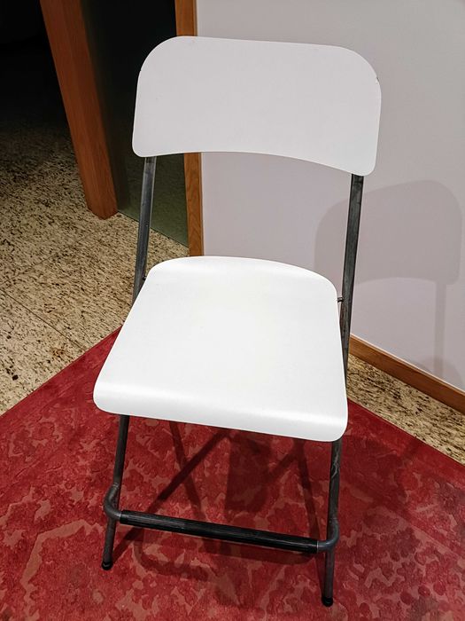 Cadeiras altas IKEA.