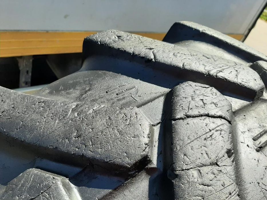 Opona używana 15.5/80-24 ; 405/80-24 ; 405/80R24 MITAS 700zł W4521