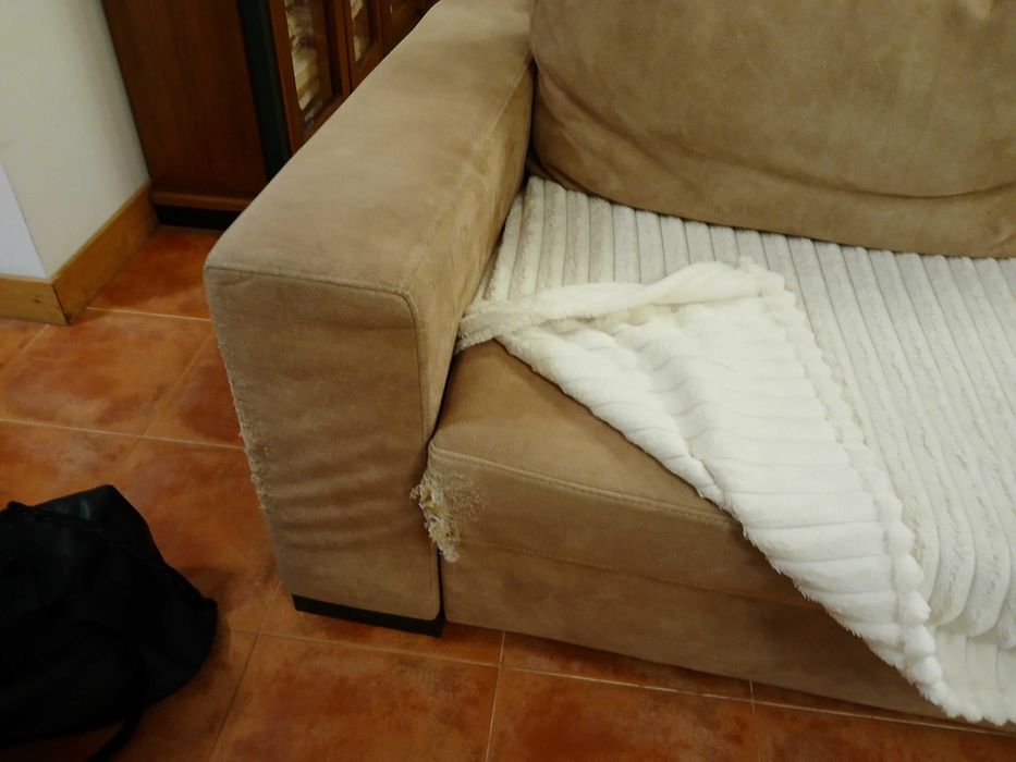 2 Sofás, um de 3 lugares e outro de 2 lugares