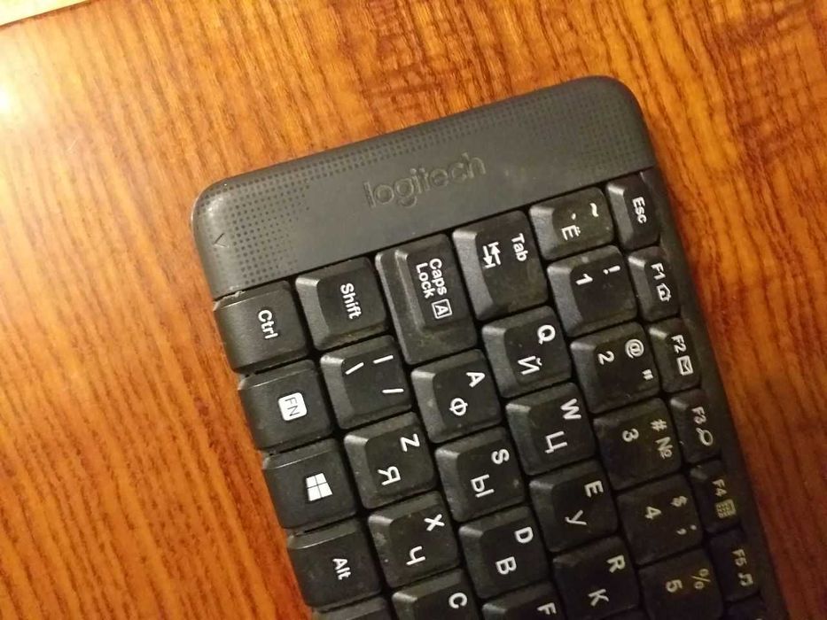 Logitech клавиатура и мышь +коврик для мыши