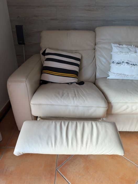 Sofá chaise longue em pele tons de creme