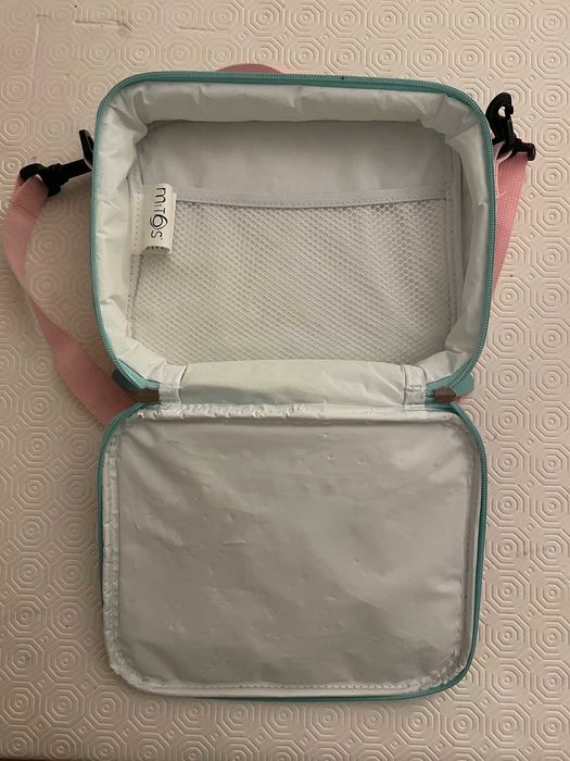Mochila escolar, lancheira e garrafa