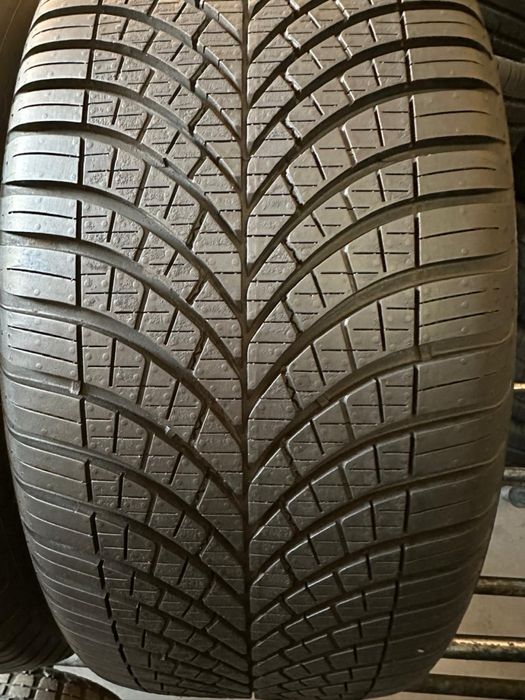 Шини 235/45/17  2шт Goodyear Vector 4Season