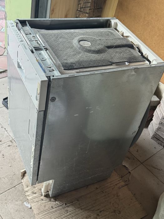 Посудомийна машина Indesit DSIE 2B10