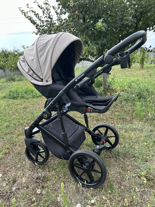 Продам коляску 2 в 1 Adamex