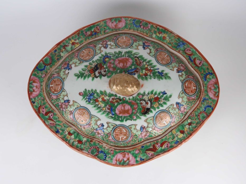 Pratos Cobertos e Travessa - Porcelana da China - Séc. XIX/XX; CADA