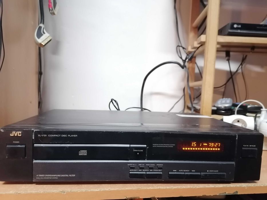 Odtwarzacz CD JVC XL-V131BK