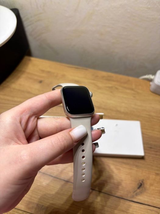 Apple Watch se 2 40 mm акб 97 % в гарному стані