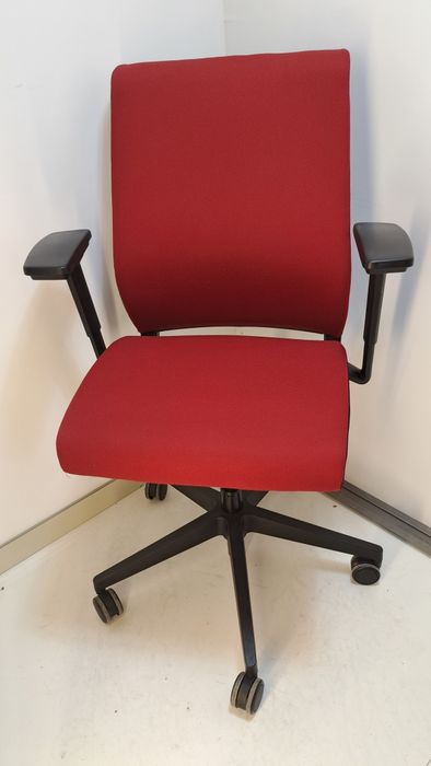 Fotel biurowy,obrotowy Steelcase Think  czerwony