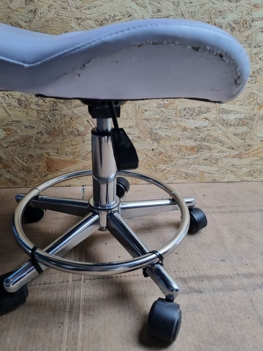 Продам манікюрне крісло