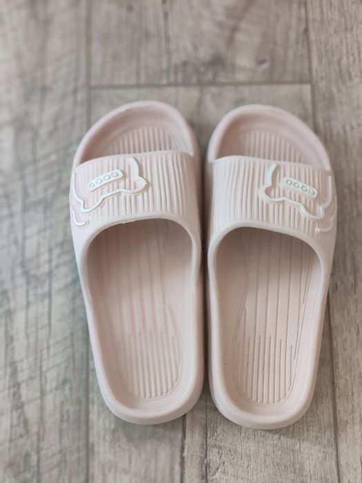 Шльопанці для дівчинки