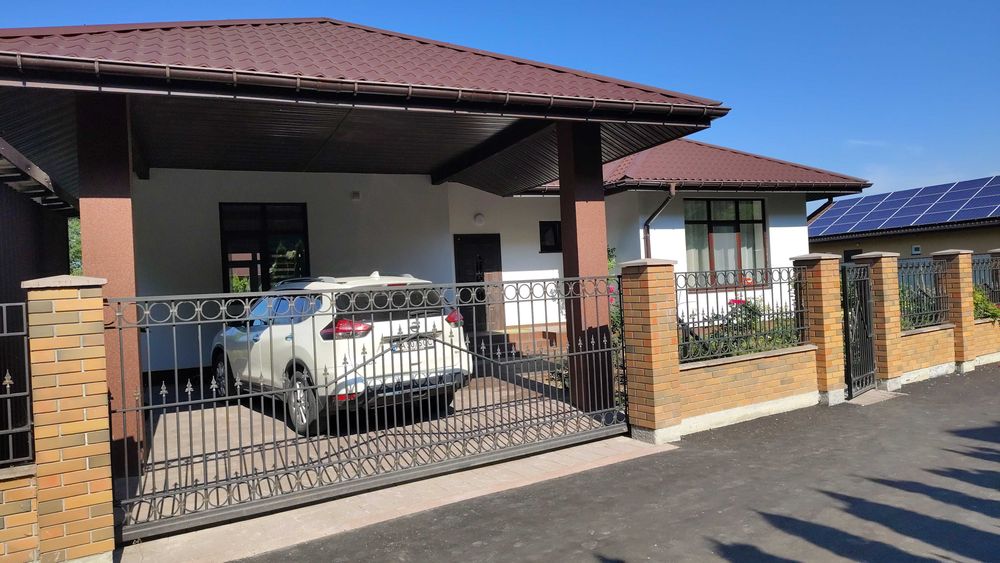 Продається сучасний будинок у котеджному містечку с. Гнідин