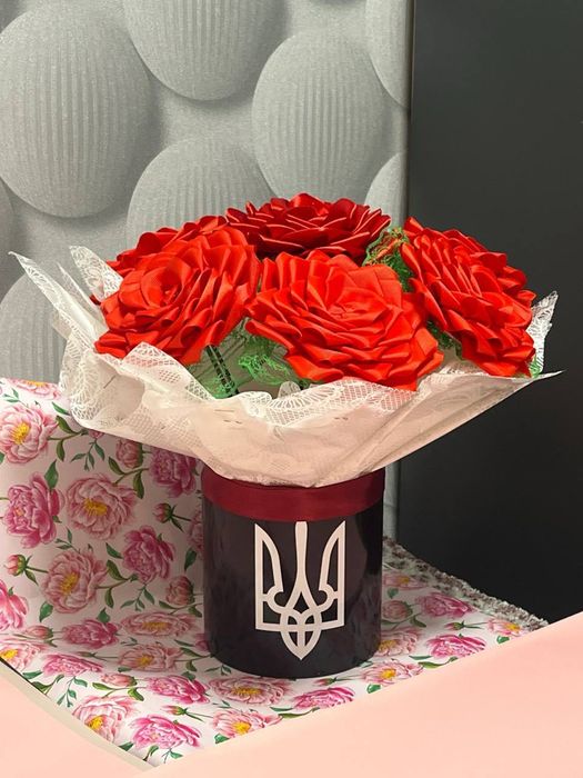 Букет з атласних квітів