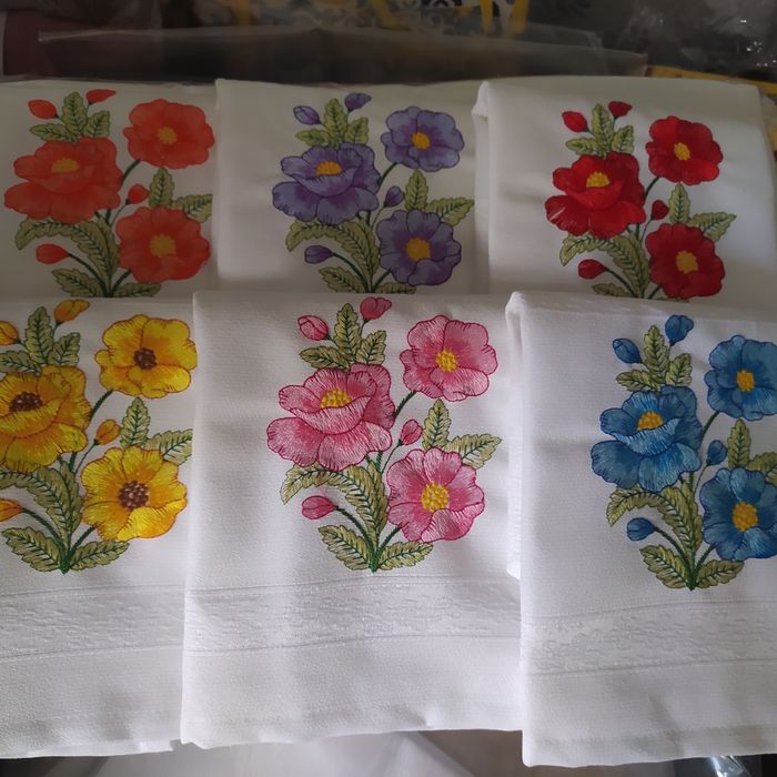Panos bordados em algodão
