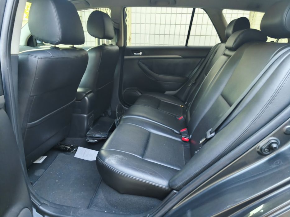 Toyota Avensis SW 2.2 150cv — fotografia 4