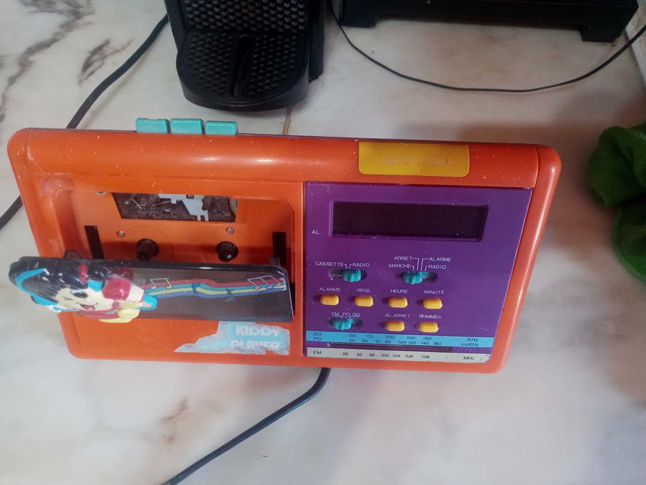 Radio antigo raro com cassete ,radio e despertador