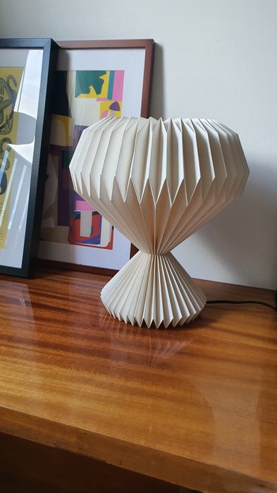 Lampa stołowa Jotex papierowa