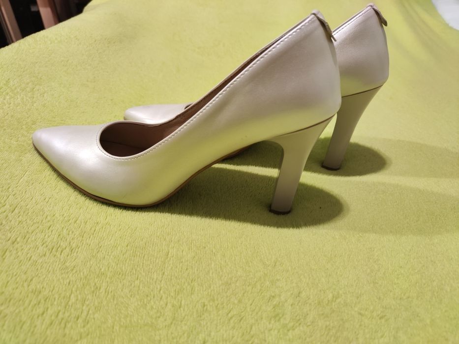 Perłowe buty weselne ślubne
