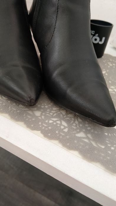 Чоботи і туфлі-лодочки