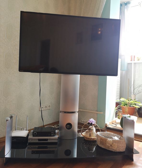 Подставка с кронштейном под телевизор