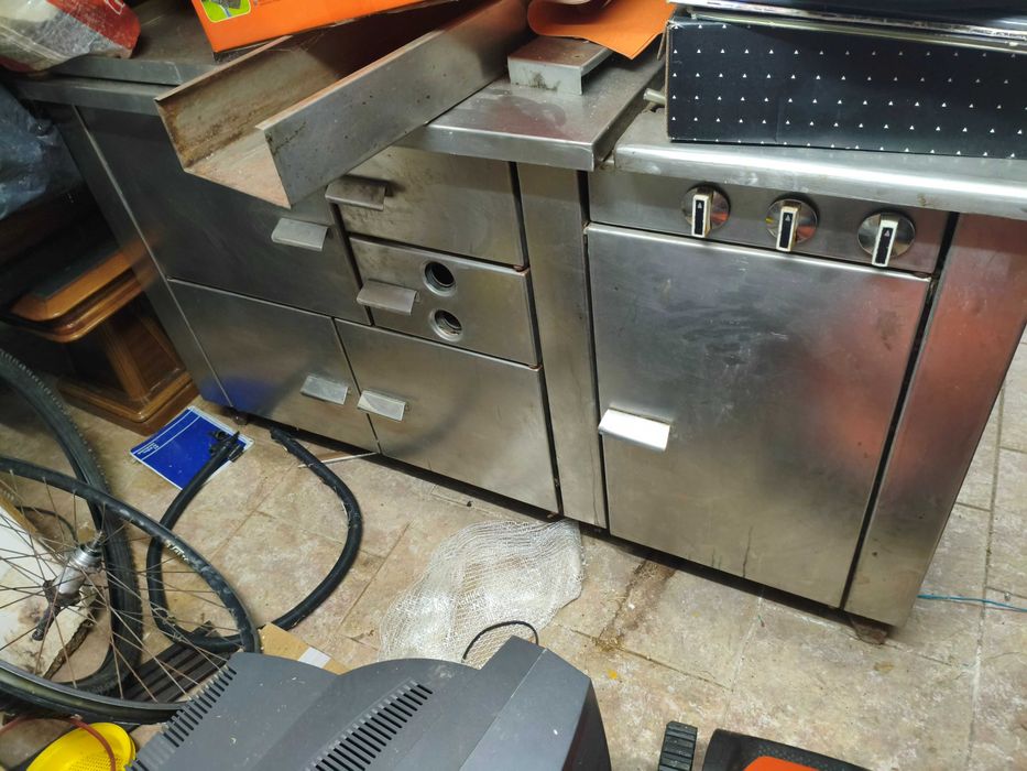 Fogão de 3 bocas a gaz e a lenha em bom estado