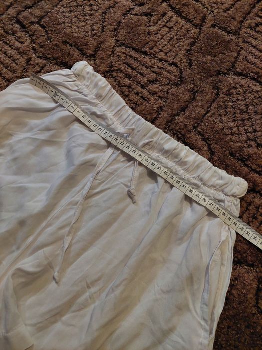 Літній костюм білого кольору