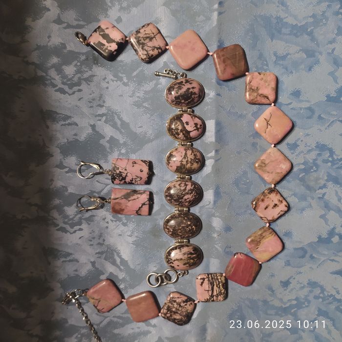 Продам кулоны,бусы,серьги, браслеты из нат.камня