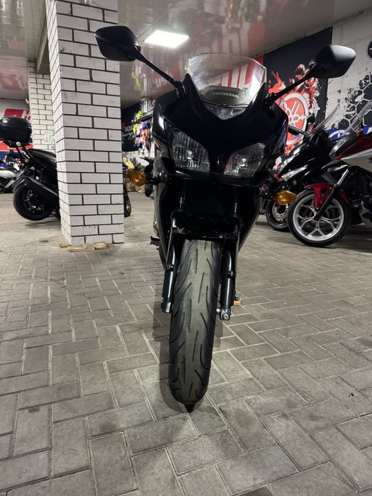 Японский мотоцикл Honda CBR400R ABS
