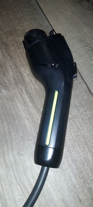 .Certyfikowana ładowarka samochodowa typ 1.