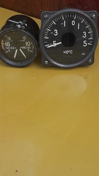 Указатель температуры (ТУЭ4), Указатель давления.