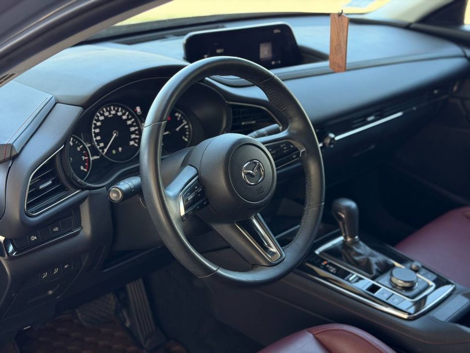 Mazda cx30 carbon edition 24 год