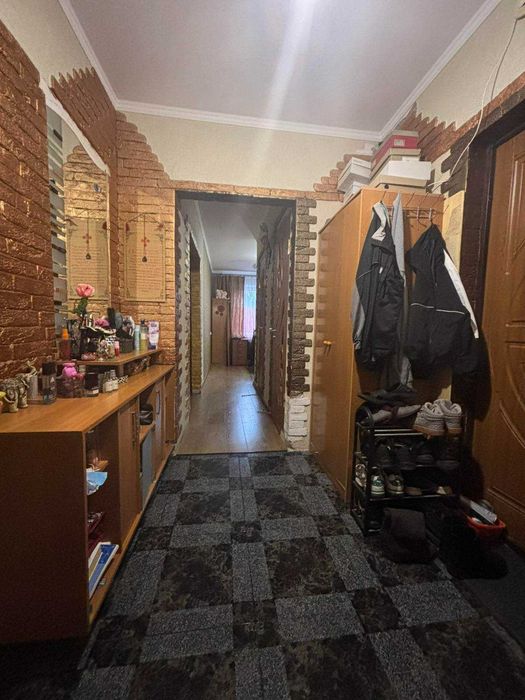 Продам 4-х кімнатну в Дніпровському кварталі