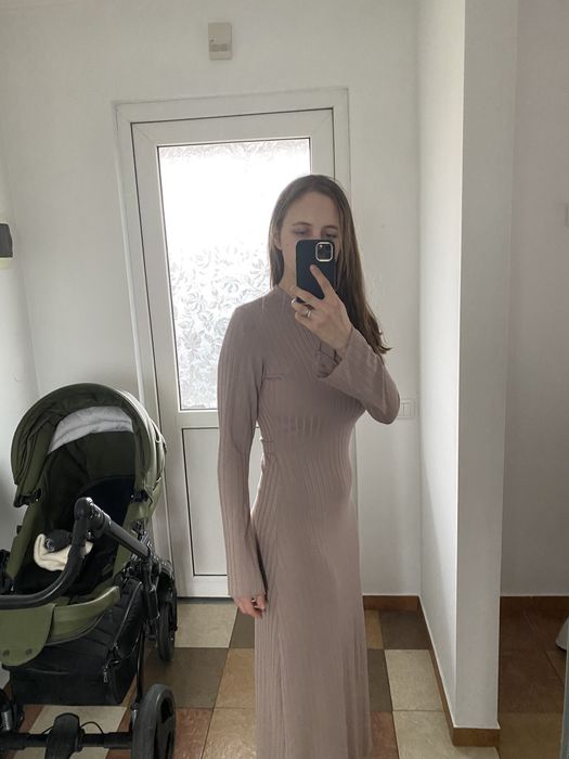 Платье макси пудровое