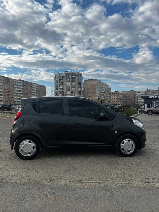 Автомобиль на автомате Шевролет Спарк