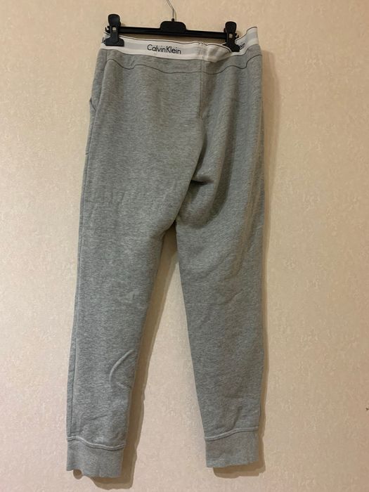 Продам штани Calvin klein розмір М