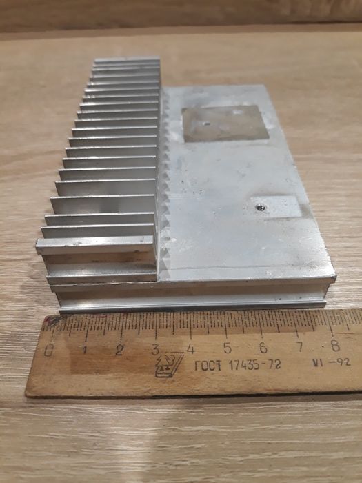 Радиатор аллюминевый . Предохранители с колодками