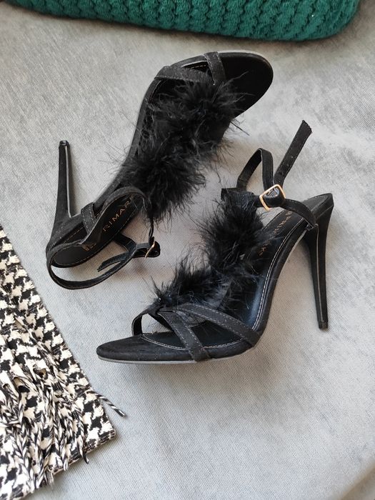 Eleganckie czarne sandałki, rozm.40