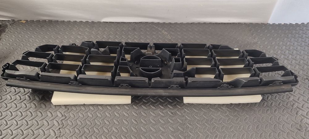 Grill Atrapa Przód Volvo XC60 I Lift 13r-17r Oryginał
