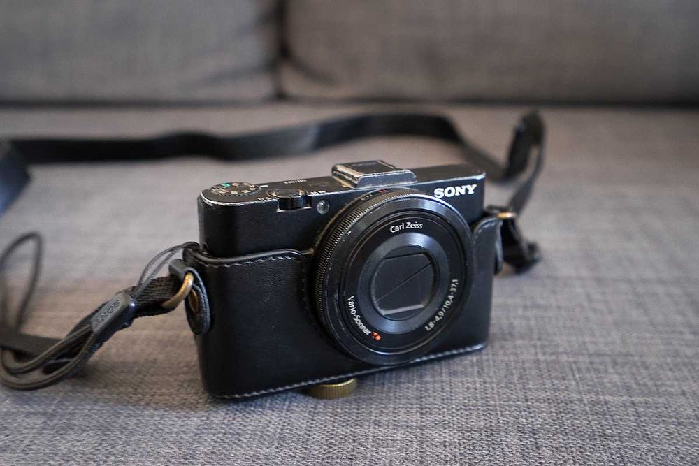 Bolsa/Capa MegaGear em Pele Preta para Sony DSC-RX100 II – Como Nova