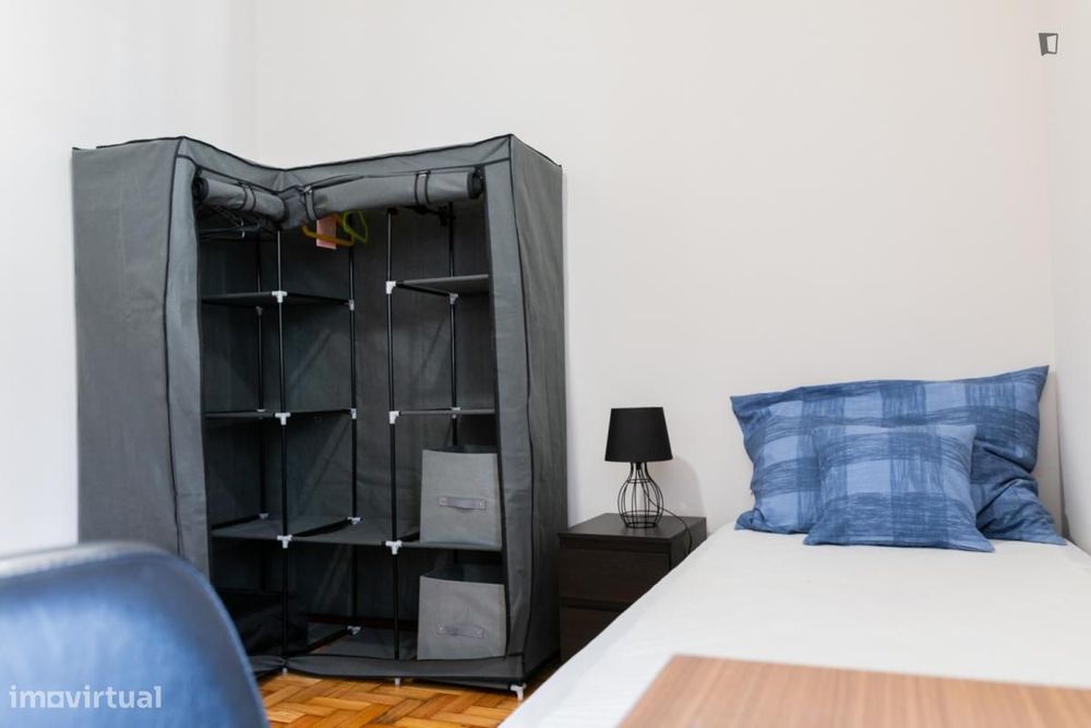 Quarto - localizado em Paranhos Porto