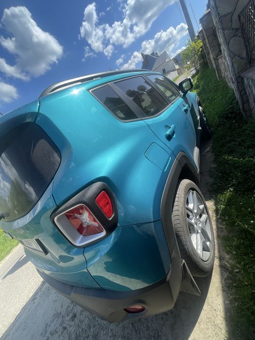 Джип  ! Газ Бензин! Поний привід.