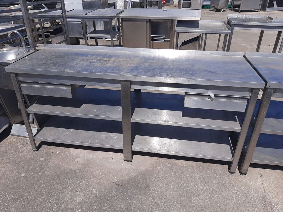 Bancada de inox com gavetas