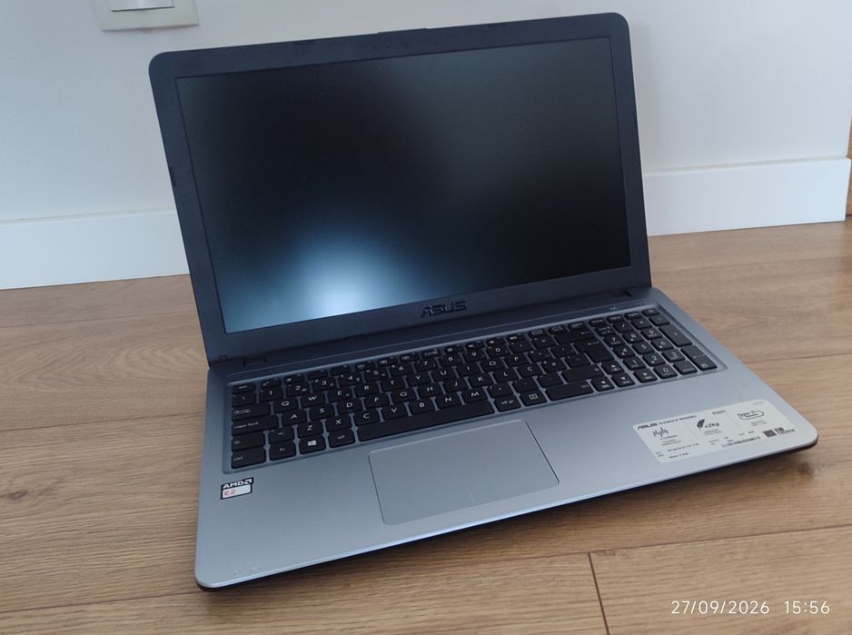 ASUS em bom estado pronto a utilizar