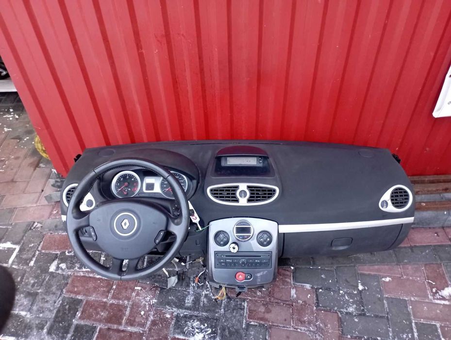 Панель Панель передняя салона , торпеда Renault Clio 3