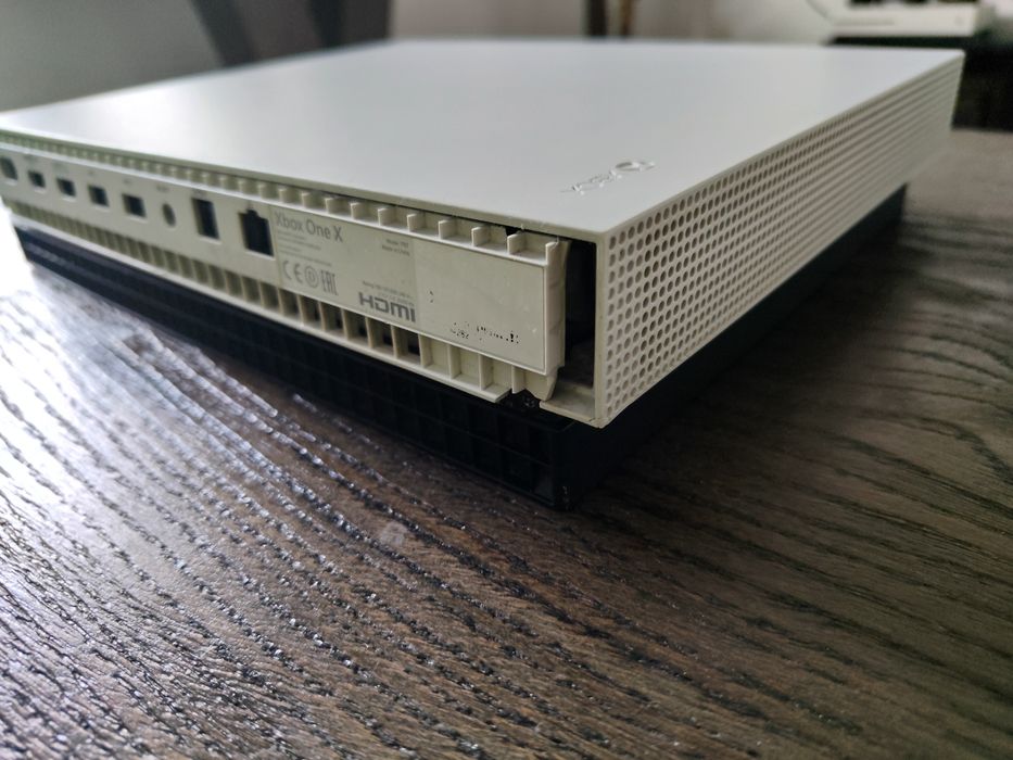 Xbox one X (jeden Pad )
